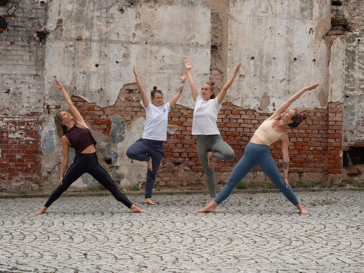 Yogastunde - Direkt vom Feld meets Happy Yoga - Direkt vom Feld