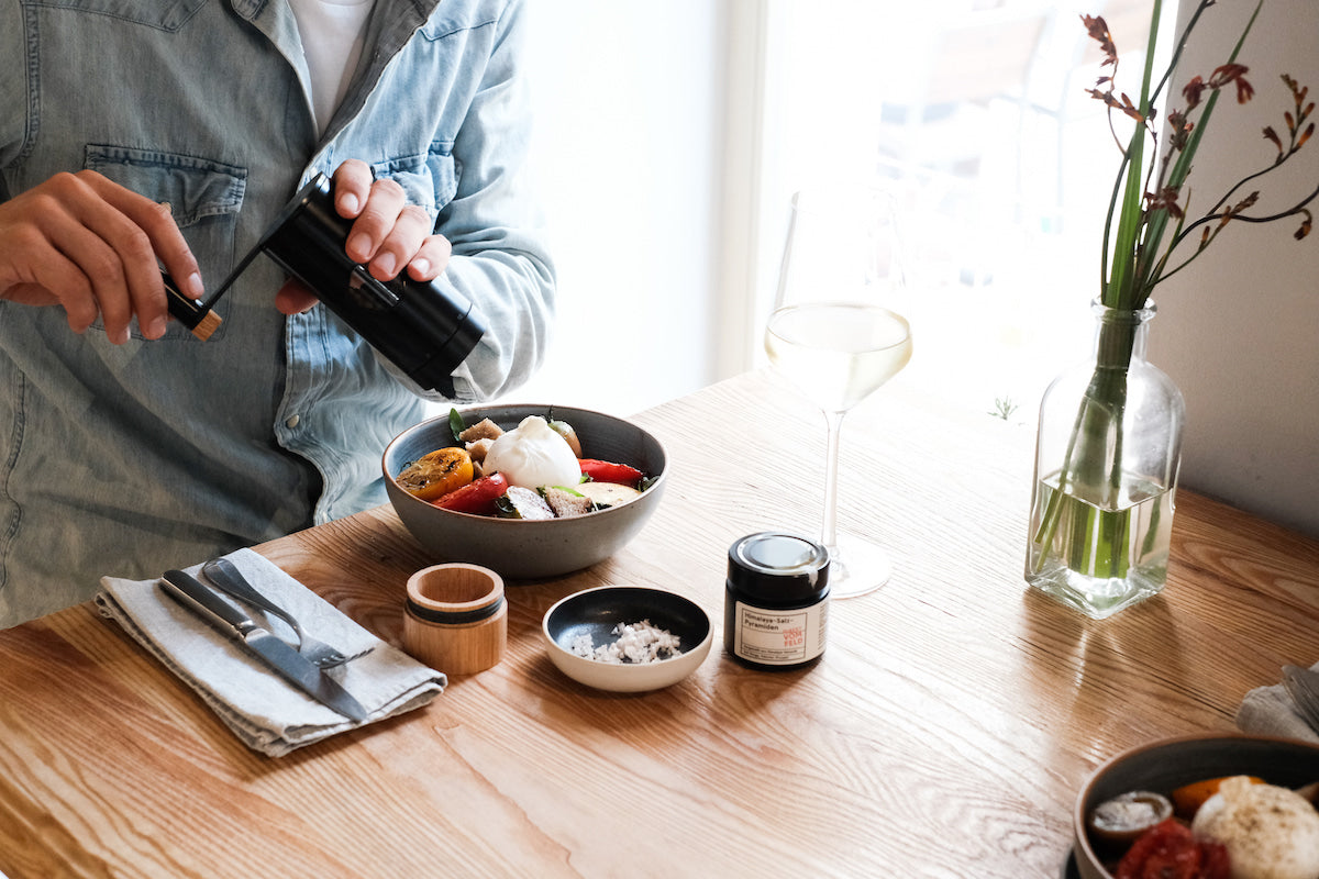 Direkt vom Feld Gewürze im Restaurant Salz-Pyramiden und Pfeffermühle