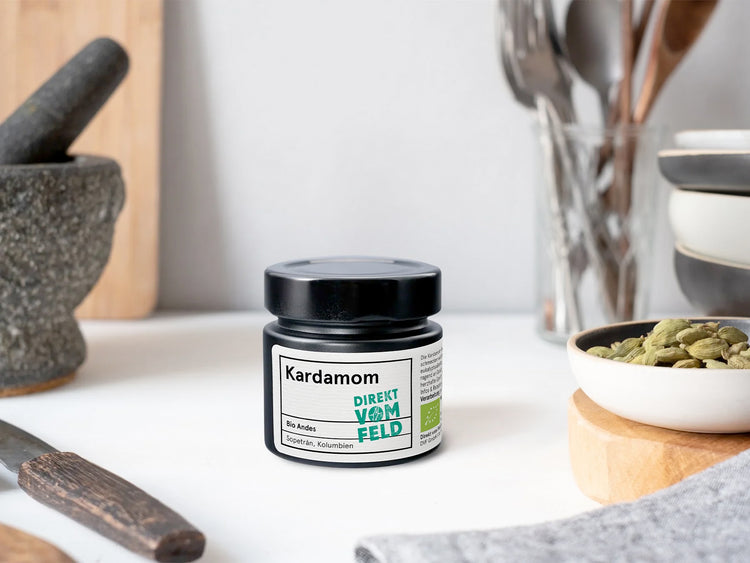 Kardamom im Aromaglas | Biogewürze Direkt vom Feld