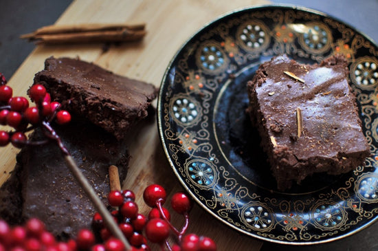 Dattel-Brownies mit Ceylon-Zimt, Kardamom und Vanille - Direkt vom Feld