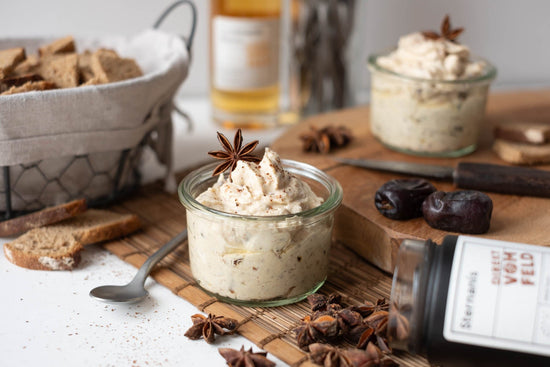 Dattel-Dip mit Sternanis