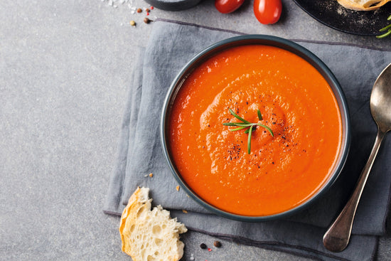 Fruchtige Tomaten-Paprika-Suppe mit Berg-Oregano - Direkt vom Feld