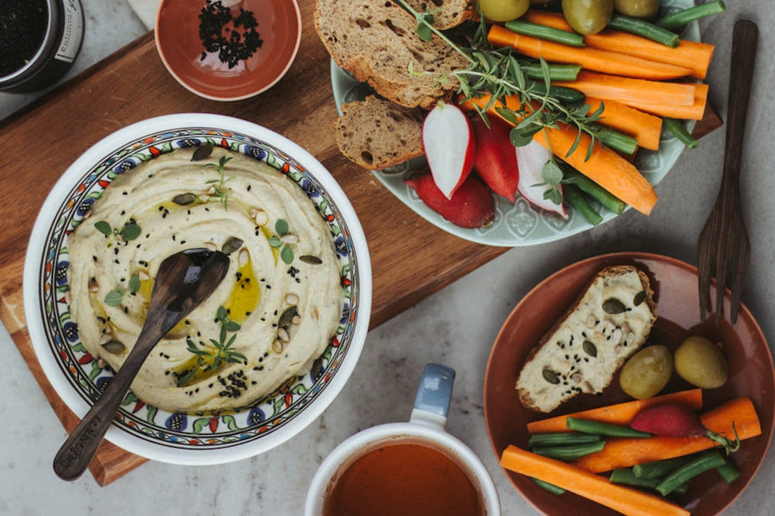Gerösteter Schwarzkümmel–Knoblauch Hummus - Direkt vom Feld