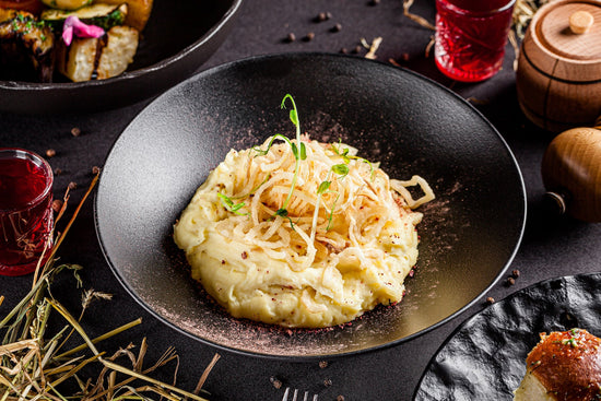 Kartoffelbrei mit karamellisierten Thymian-Zwiebeln - Direkt vom Feld