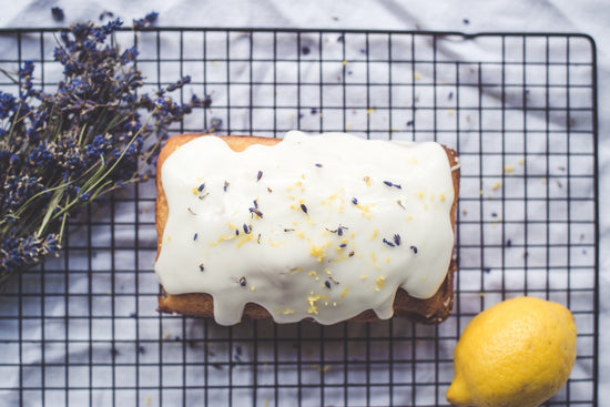 Sommerlicher Zitronen-Kurkuma-Kuchen - Direkt vom Feld