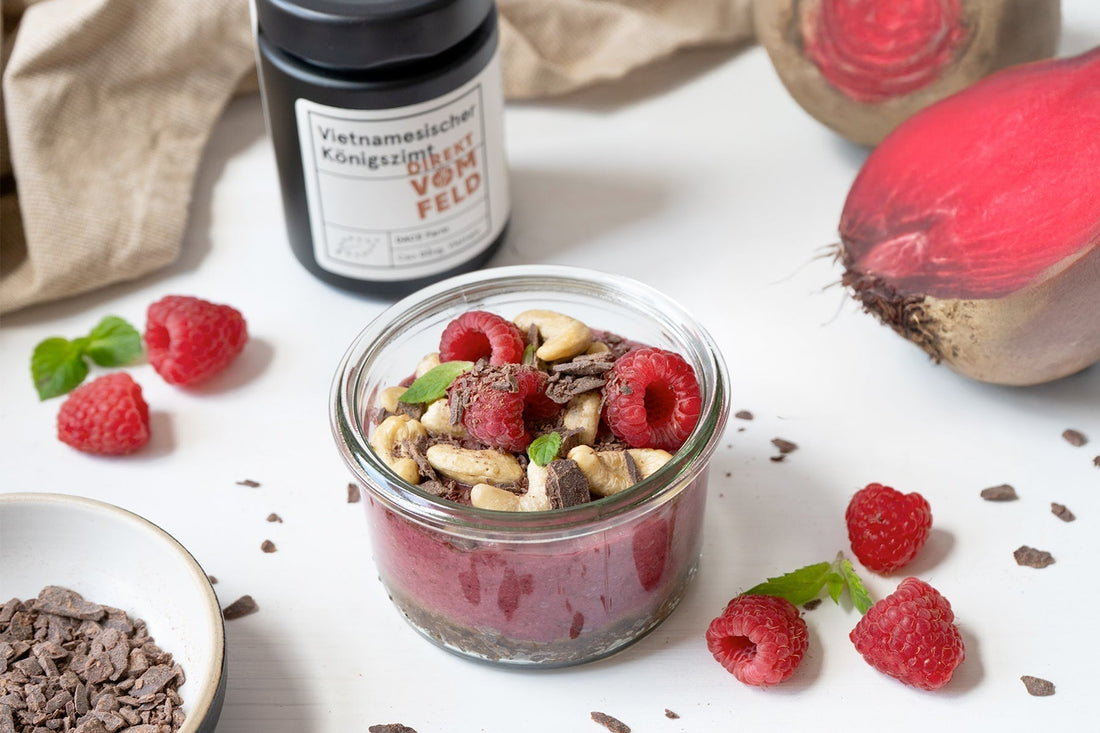 Ungewöhnlich lecker: Rote-Bete-Creme mit Dattelboden - Direkt vom Feld