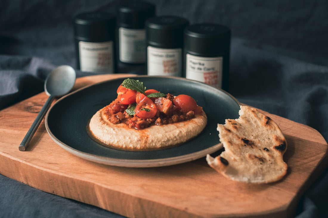 Veganes Hamshuka mit cremigem Hummus - Direkt vom Feld