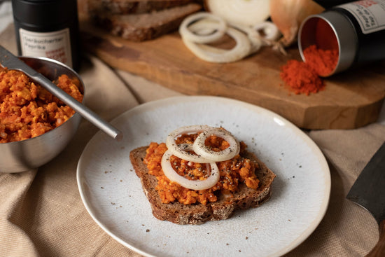 Veganes Protein Mett mit geräuchertem Paprika - Direkt vom Feld