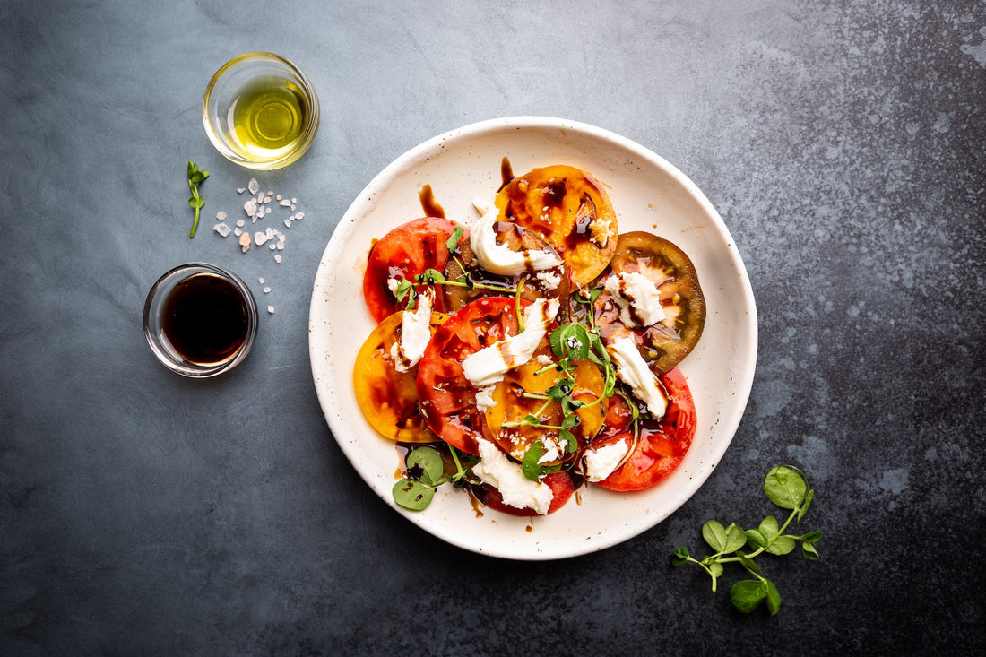 Würziger Tomatensalat mit Mozzarella - Direkt vom Feld