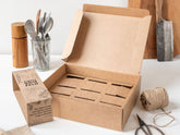 Geschenkverpackung für 6 Produkte ie Aromagläser, Gewürzdosen oder Ölkanister | Biogewürze DIrekt vom Feld