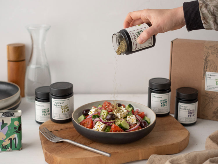 Mediterranes Kräuter-Set mit 5 Bio-Kräutern direkt vom Feld und nativem Bio-Olivenöl von der ArteFakt Olivenölkampagne