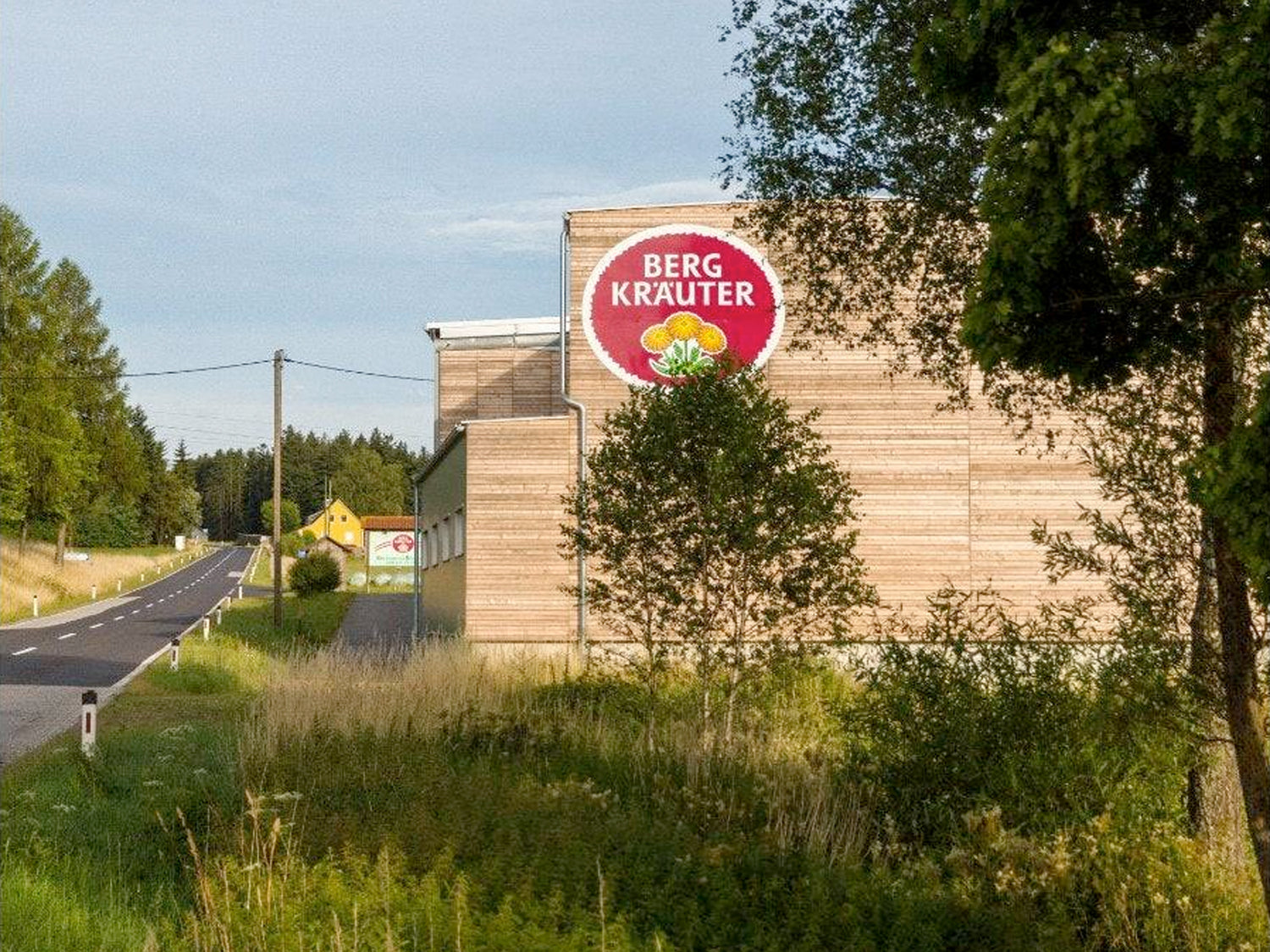 Produktionsstätte der Bergkräuter Genossenschaft | Biogewürze Direkt vom Feld