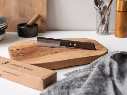 Thang | Handgeschmiedetes Messer aus Vietnam mit Holzgriff und sehr scharfer Kohlenstoffstahlklinge