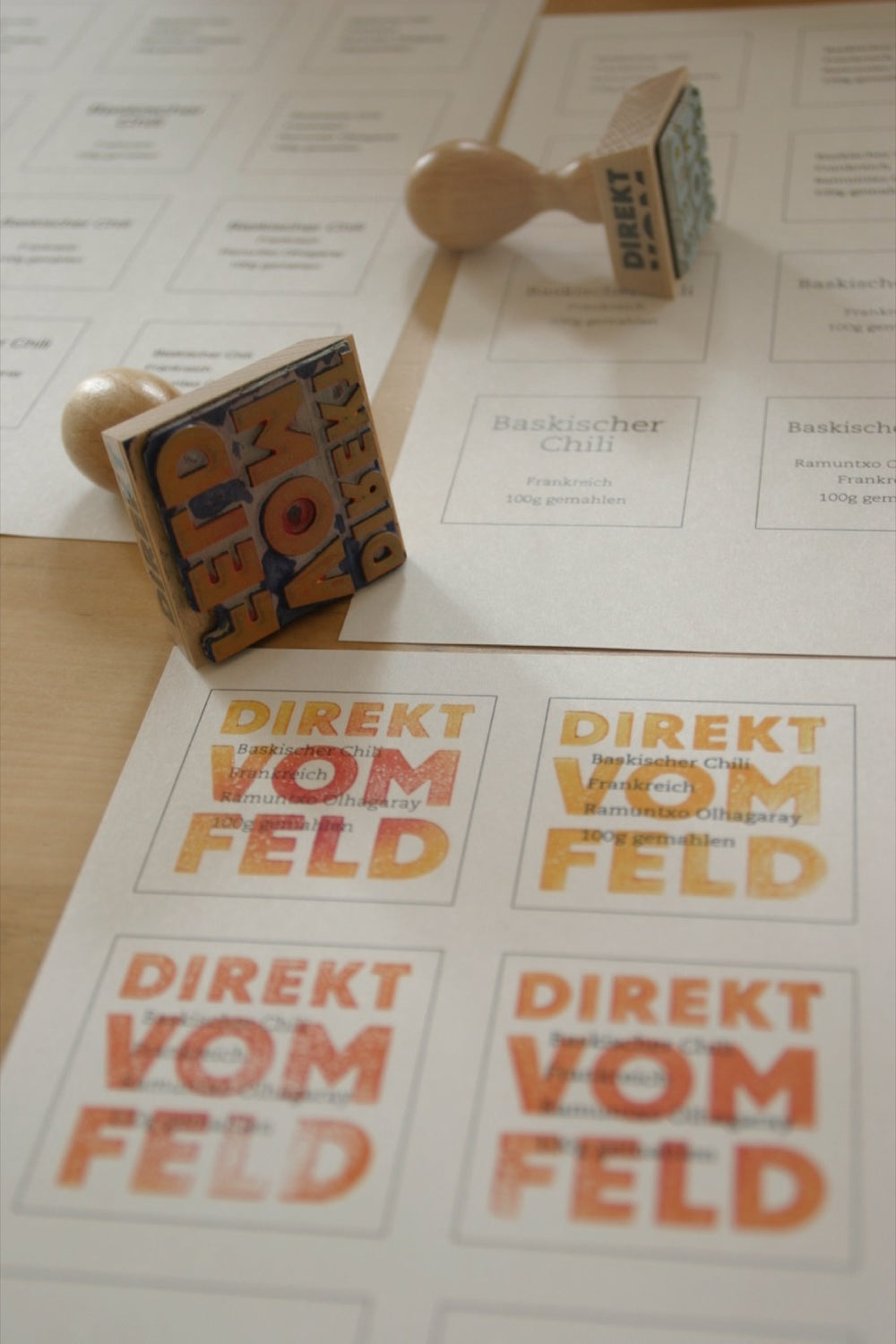 Frühe handgestempelte Etiketten von Direkt vom Feld