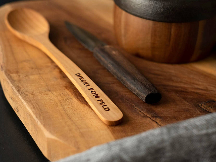 Nahuafnahme Kochlöffel aus Kirschholz